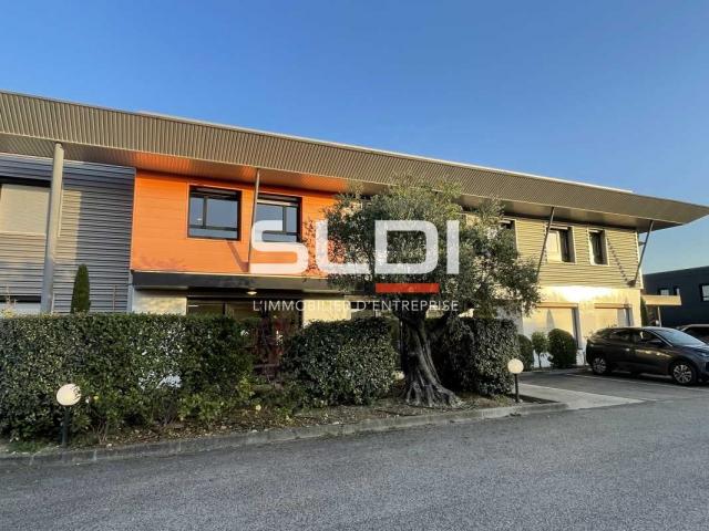 Locaux d'activités A LOUER - SAINT PRIEST - 598 m²