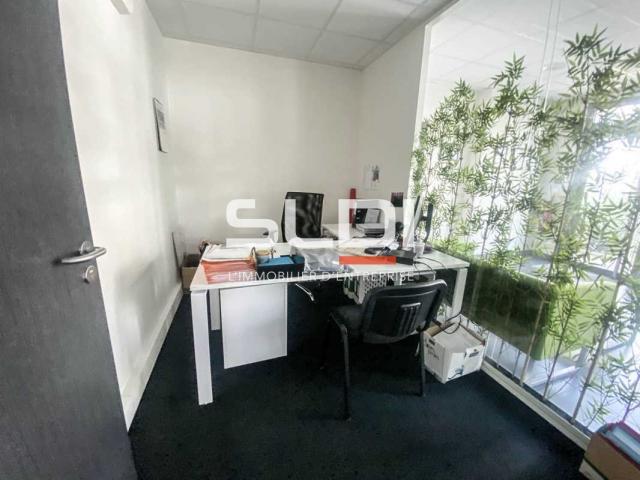 Locaux d'activités A LOUER - VAULX EN VELIN - 615 m²