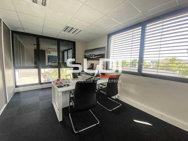 Locaux d'activités A LOUER - VAULX EN VELIN - 615 m²