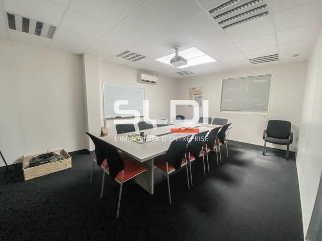Locaux d'activités A LOUER - VAULX EN VELIN - 615 m²