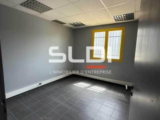 Locaux d'activités A LOUER - LA VERPILLIERE - 415 m²