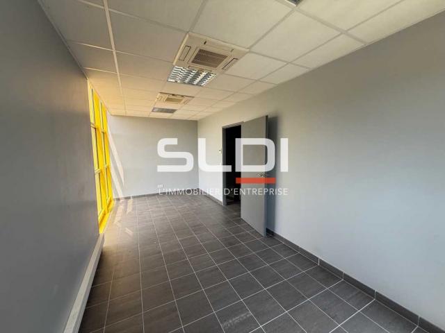 Locaux d'activités A LOUER - LA VERPILLIERE - 415 m²