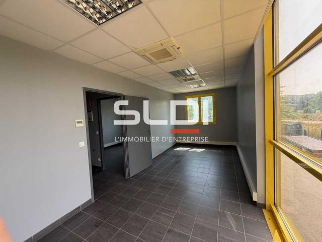 Locaux d'activités A LOUER - LA VERPILLIERE - 415 m²