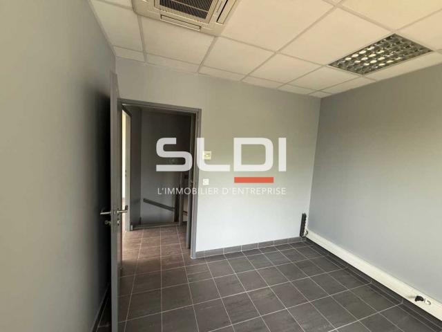 Locaux d'activités A LOUER - LA VERPILLIERE - 415 m²