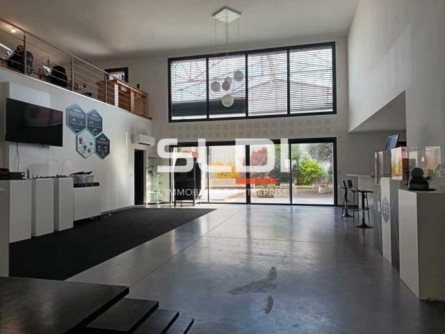 Locaux d'activités A VENDRE - DECINES CHARPIEU - 1 092 m²