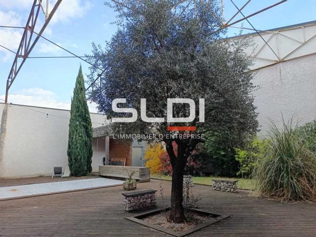 Locaux d'activités A VENDRE - DECINES CHARPIEU - 1 092 m²