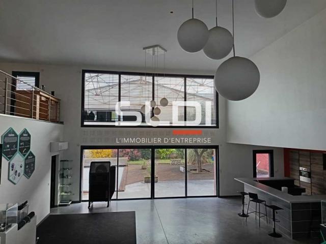 Locaux d'activités A VENDRE - DECINES CHARPIEU - 1 092 m²