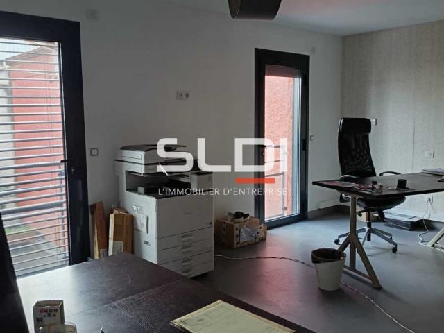 Locaux d'activités A VENDRE - DECINES CHARPIEU - 1 092 m²