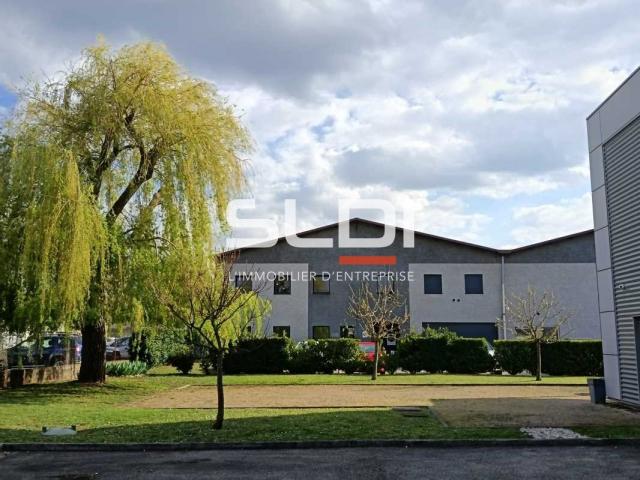 Locaux d'activités A VENDRE - DECINES CHARPIEU - 1 092 m²