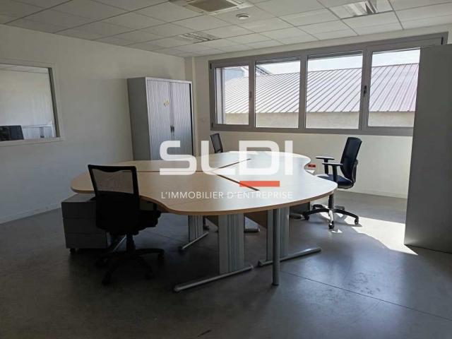 Locaux d'activités A VENDRE - DECINES CHARPIEU - 2 100 m²