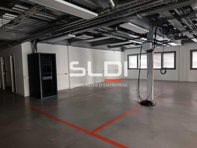 Locaux d'activités A VENDRE - DECINES CHARPIEU - 2 100 m²