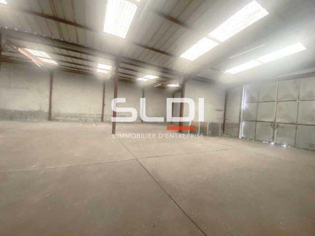 Locaux d'activités A LOUER - SAINT LAURENT DE MURE - 860 m²