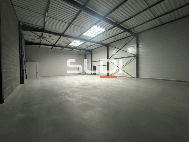 Locaux d'activités A VENDRE OU A LOUER - GENAY - 475 m²