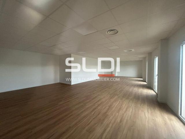 Locaux d'activités A VENDRE OU A LOUER - GENAY - 475 m²