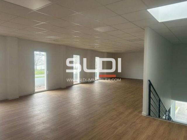 Locaux d'activités A VENDRE OU A LOUER - GENAY - 475 m²