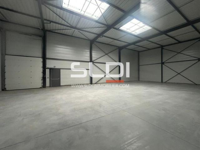 Locaux d'activités A VENDRE OU A LOUER - GENAY - 475 m²