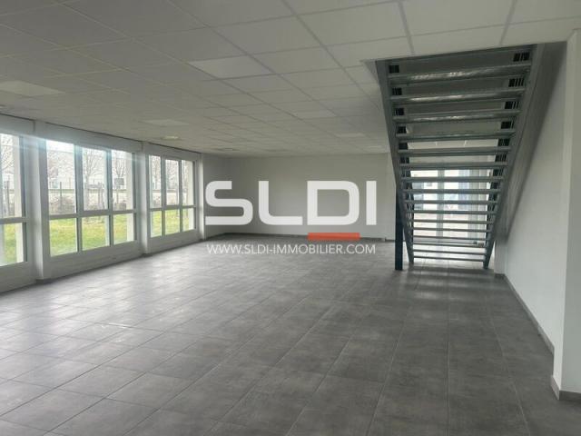 Locaux d'activités A VENDRE OU A LOUER - GENAY - 475 m²