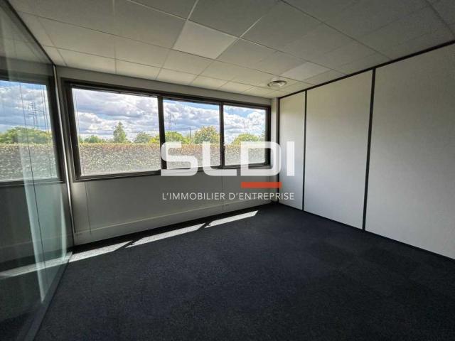 Bureaux A VENDRE OU A LOUER - DARDILLY - 235 m²