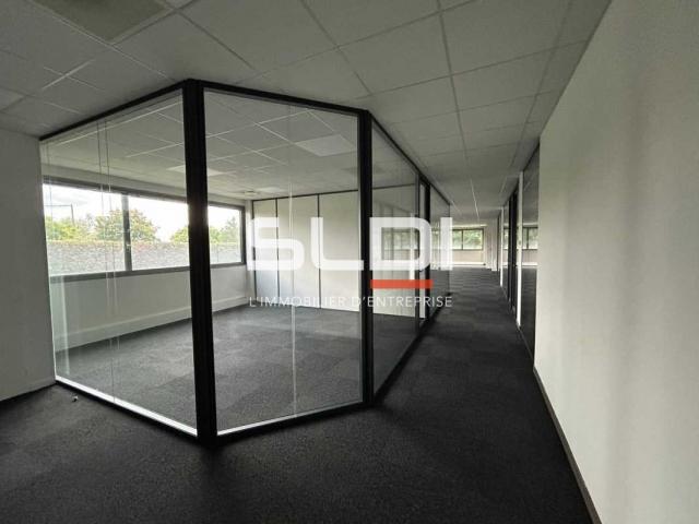 Bureaux A VENDRE OU A LOUER - DARDILLY - 235 m²
