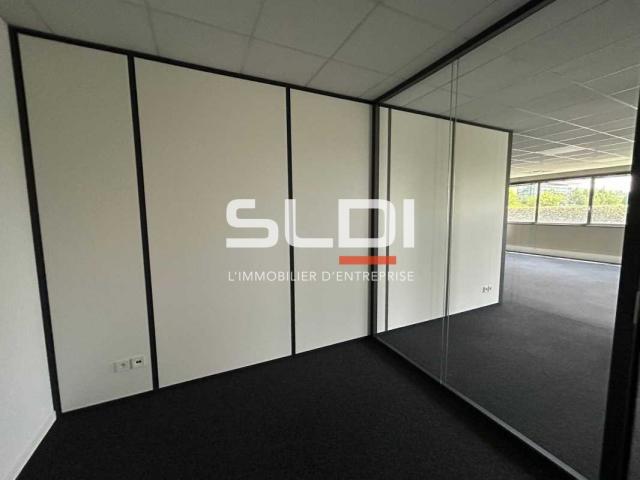 Bureaux A VENDRE OU A LOUER - DARDILLY - 235 m²