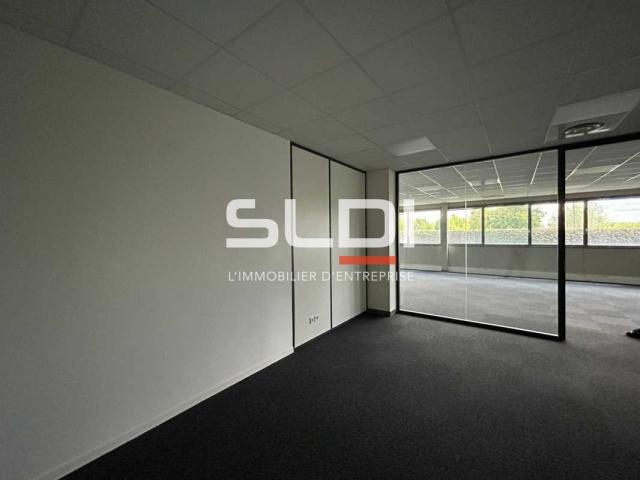 Bureaux A VENDRE OU A LOUER - DARDILLY - 235 m²