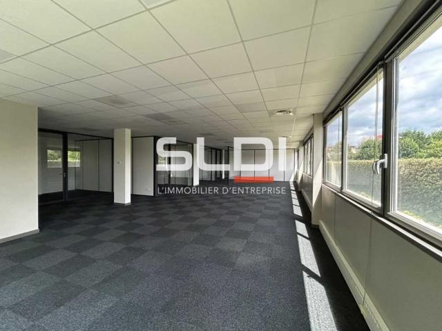 Bureaux A VENDRE OU A LOUER - DARDILLY - 235 m²