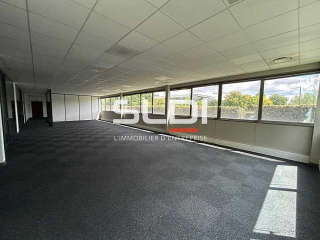 Bureaux A VENDRE OU A LOUER - DARDILLY - 235 m²