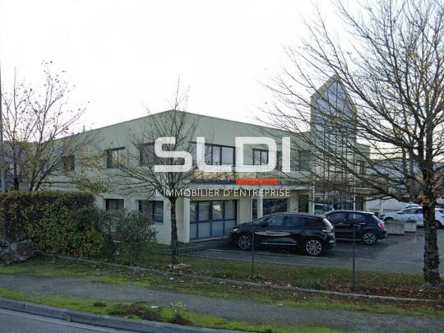 Locaux d'activités A VENDRE - CHASSIEU - 1 106 m²