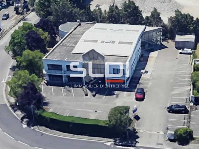 Locaux d'activités A VENDRE - CHASSIEU - 1 106 m²