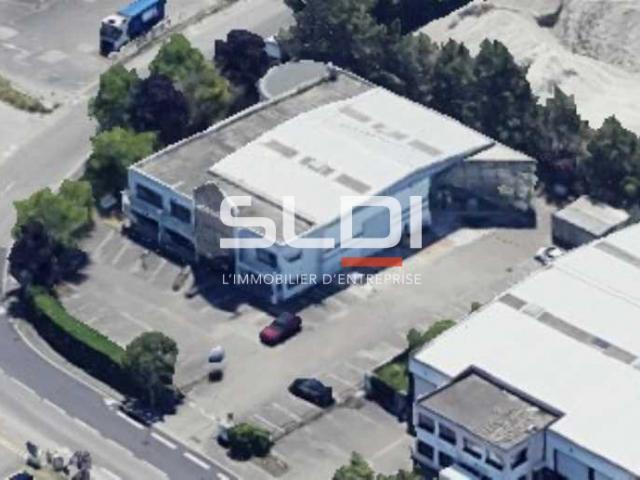 Locaux d'activités A VENDRE - CHASSIEU - 1 106 m²
