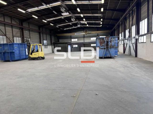 Locaux d'activités A LOUER - CHASSIEU - 1 250 m²