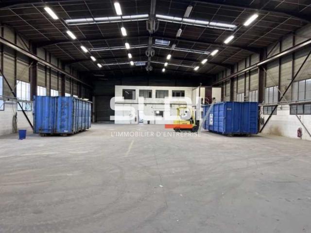 Locaux d'activités A LOUER - CHASSIEU - 1 250 m²