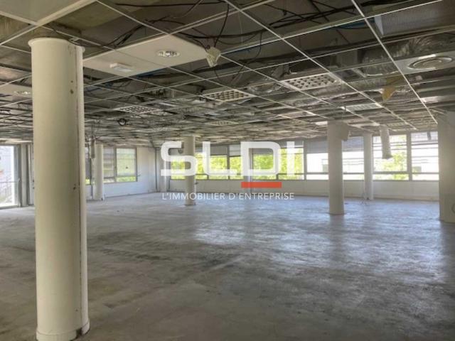 Bureaux A LOUER - SAINT PRIEST - 970 m²