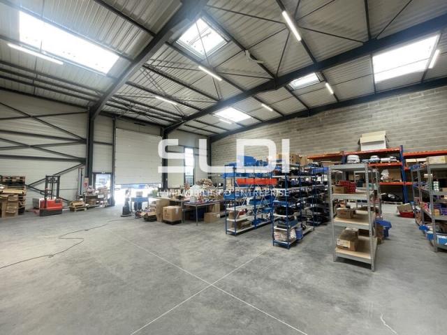 Locaux d'activités A LOUER - SAINT PRIEST - 574 m²