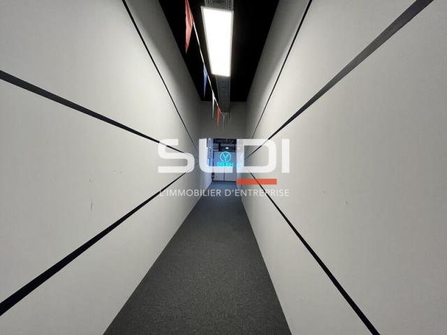 Locaux d'activités A LOUER - CALUIRE ET CUIRE - 1 060 m²