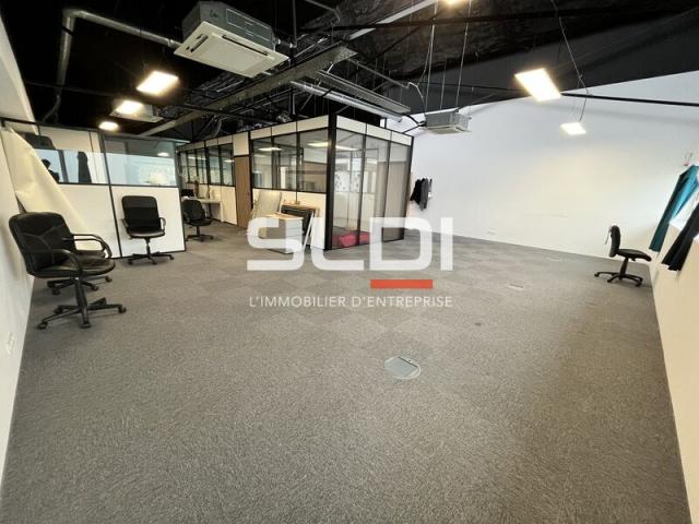 Locaux d'activités A LOUER - CALUIRE ET CUIRE - 1 060 m²