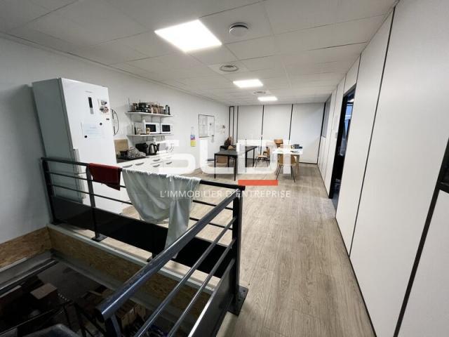 Locaux d'activités A LOUER - CALUIRE ET CUIRE - 1 060 m²