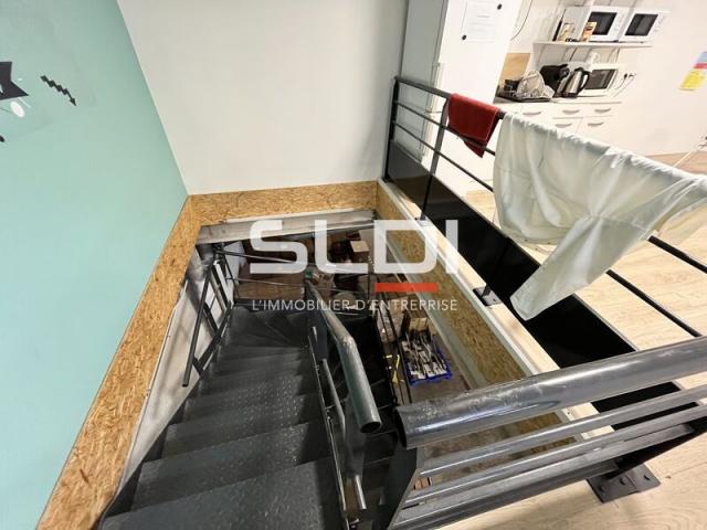 Locaux d'activités A LOUER - CALUIRE ET CUIRE - 1 060 m²