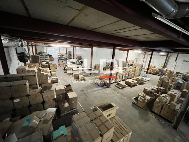 Locaux d'activités A LOUER - CALUIRE ET CUIRE - 1 060 m²