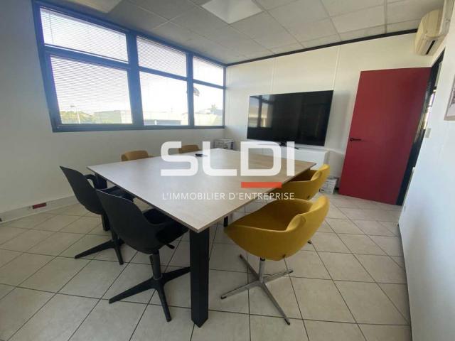 Bureaux A VENDRE OU A LOUER - BRON - 153 m²