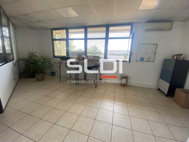 Bureaux A VENDRE OU A LOUER - BRON - 153 m²