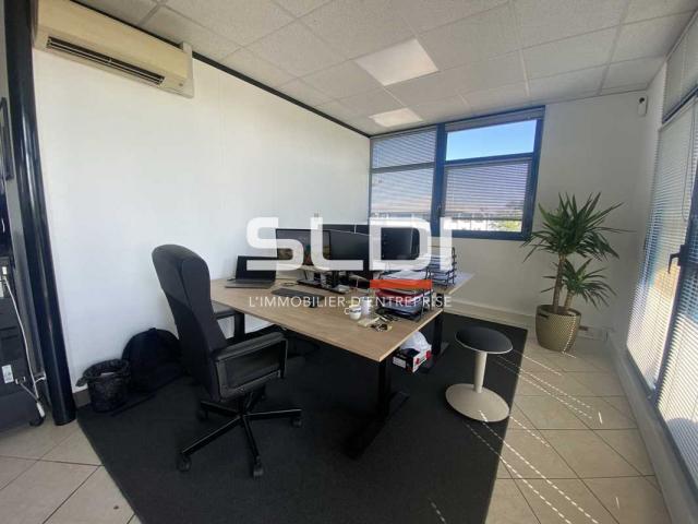 Bureaux A VENDRE OU A LOUER - BRON - 153 m²