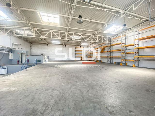 Locaux d'activités A LOUER - SAINT PRIEST - 500 m²