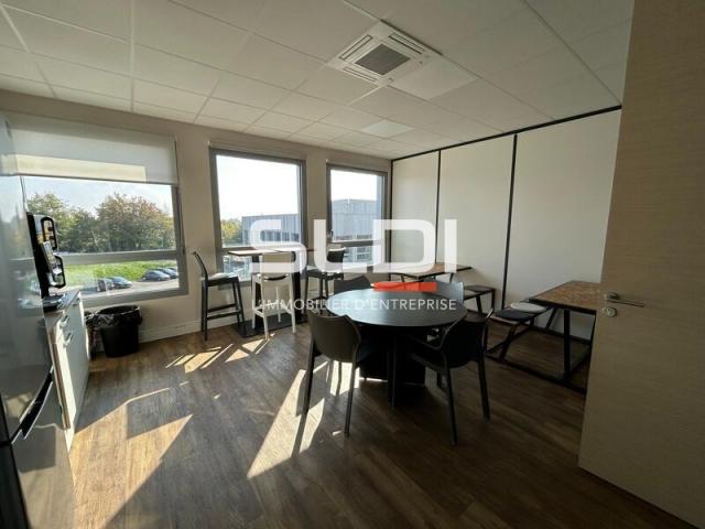 Bureaux A LOUER - DARDILLY - 343 m²