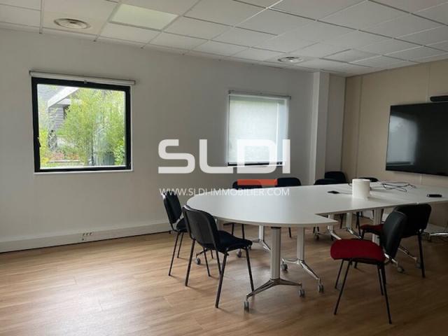 Bureaux A VENDRE OU A LOUER - RILLIEUX LA PAPE - 492 m²