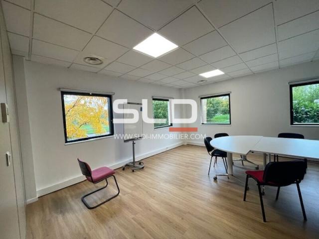 Bureaux A VENDRE OU A LOUER - RILLIEUX LA PAPE - 492 m²