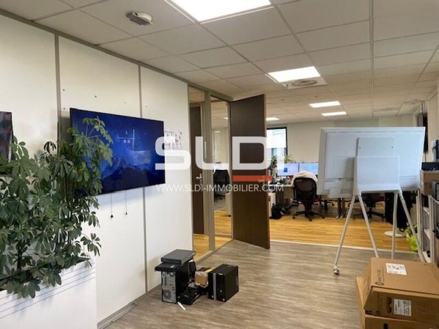 Bureaux A VENDRE OU A LOUER - RILLIEUX LA PAPE - 492 m²