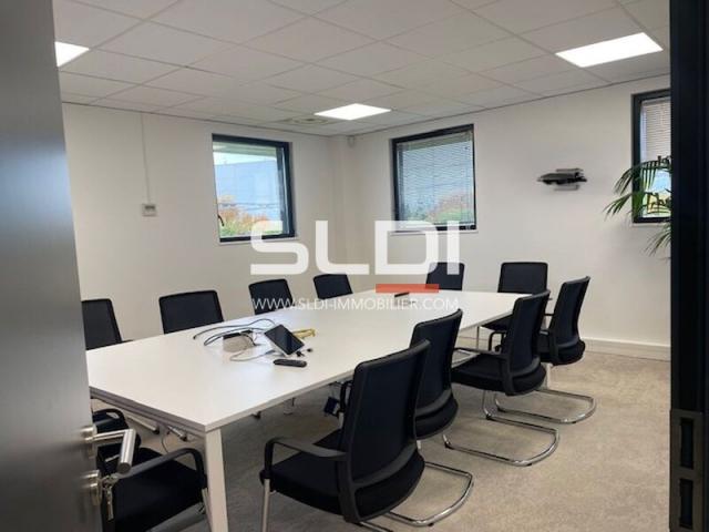 Bureaux A VENDRE OU A LOUER - RILLIEUX LA PAPE - 494 m²