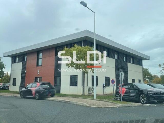 Bureaux A VENDRE OU A LOUER - RILLIEUX LA PAPE - 494 m²