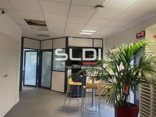 Bureaux A VENDRE OU A LOUER - RILLIEUX LA PAPE - 494 m²